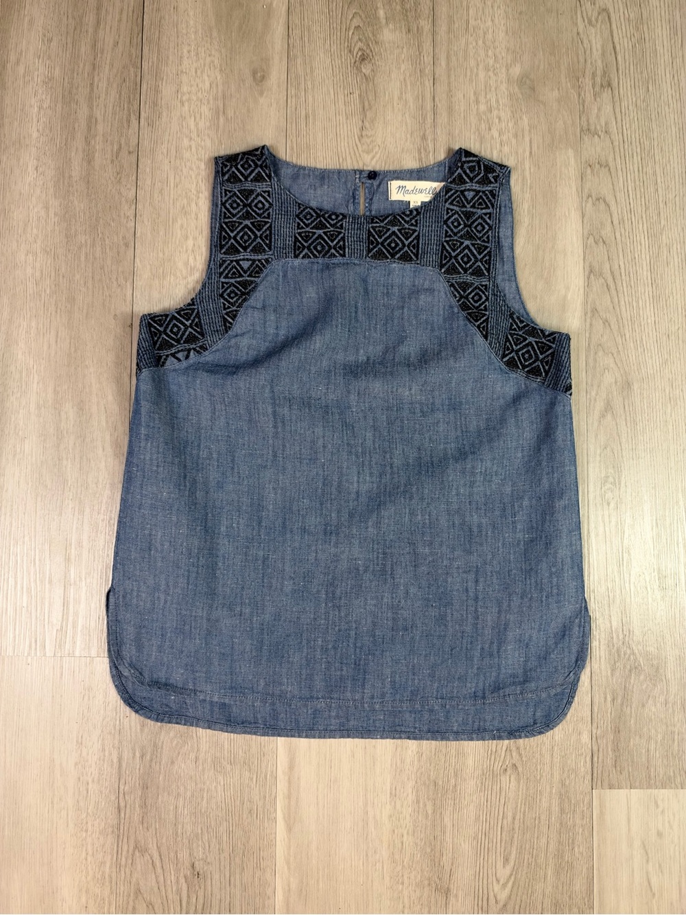 Madewell Women’s Blue Denim Embroidered Button Back Sleeveless Tank Top XS.
